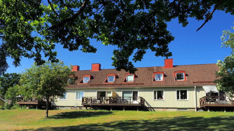 Utsidan av lägeheterna på Kullevägen 4 i Fengersfors.